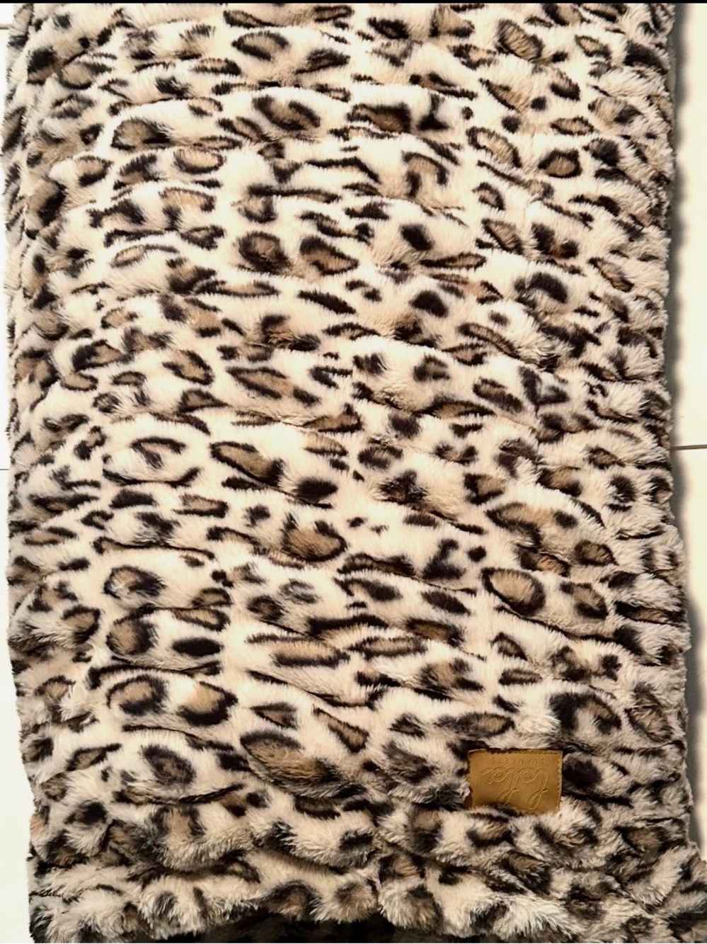 Lola Blankets Snow Leopard Luxury Faux Fur Blanket Large Approx 69x69 Preowned